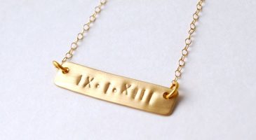4 boutiques Etsy où personnaliser ses bijoux