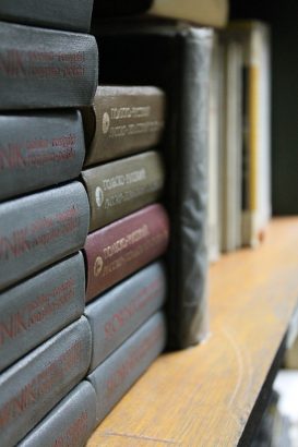 5-auteurs-de-thrillers-et-polars-a-lire-absolument