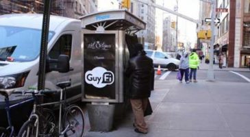 A New-York, les hommes peuvent légalement se palucher en rue - %%sitename%%