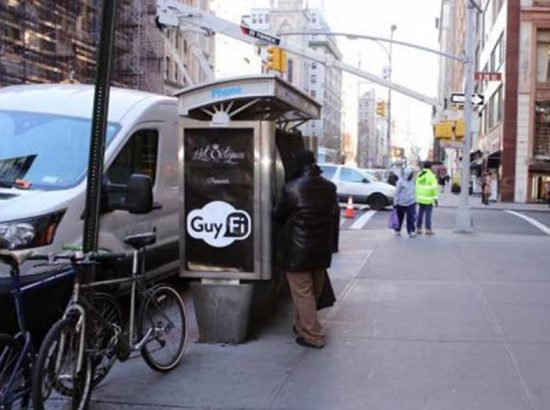 A-New-York-les-hommes-peuvent-legalement-se-palucher-dans-la-rue