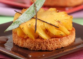 Ananas rôti à la vanille et flambé au rhum - %%sitename%%
