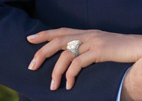 Charlène Wittstock : découvrez sa magnifique bague de fiançail - %%sitename%%