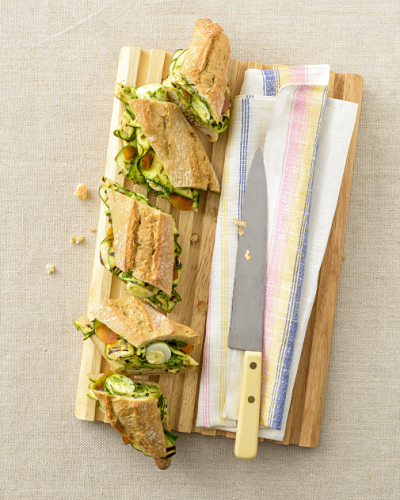 Baguette-a-la-pourtargue-aux-courgettes-et-pesto-a-la-roquette
