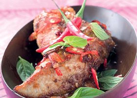 Canard sauté aux piments et au basilic - %%sitename%%