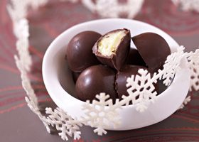 Comment faire... des chocolats fourrés aux fruits de la passion ? - %%sitename%%
