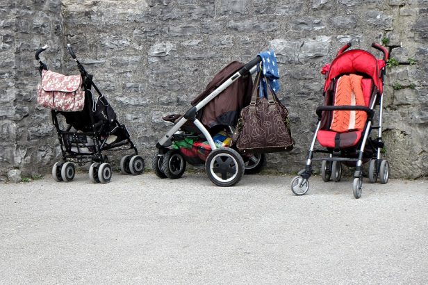 Comment-voyager-pratique-avec-son-enfant