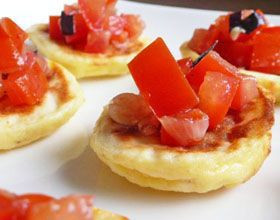Coussinets-de-ricotta-et-parmesan-concasse-de-tomates-basilic-par-Chefnini
