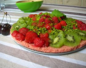 Delice-aux-fruits-rouge-sur-biscuits-roses-par-Lolotta