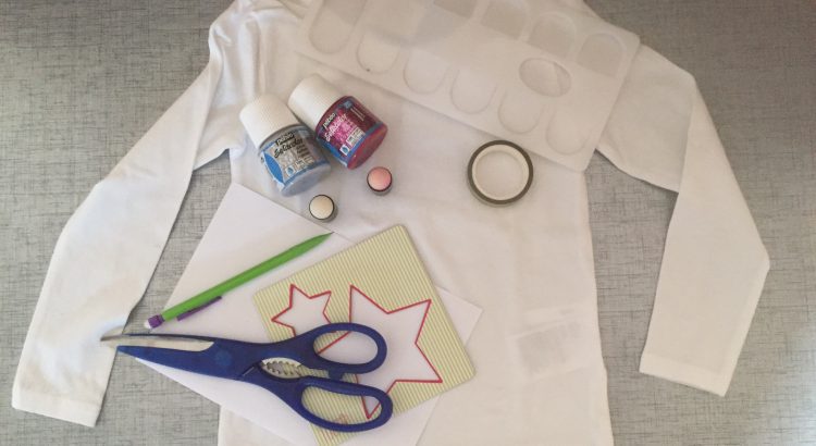 Customiser un T-shirt : une idée de cadeau que l’on peut réaliser avec les enfants. Pour offrir ou pour se faire plaisir !