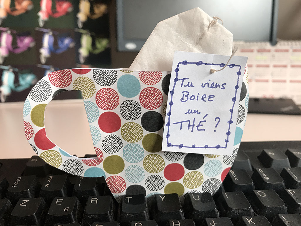 Faire une invitation pour boire un thé