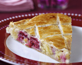 Galette-des-rois-a-la-frangipane-et-aux-framboises