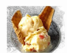 Glace-chocolat-blanc-fraise-sechees-par-Chacha70