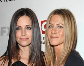 Jennifer-Aniston-Courteney-Cox-Cougar-Town