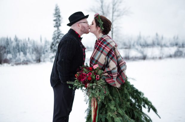 Jolie-mariee-avec-une-robe-originale-en-sapin-!