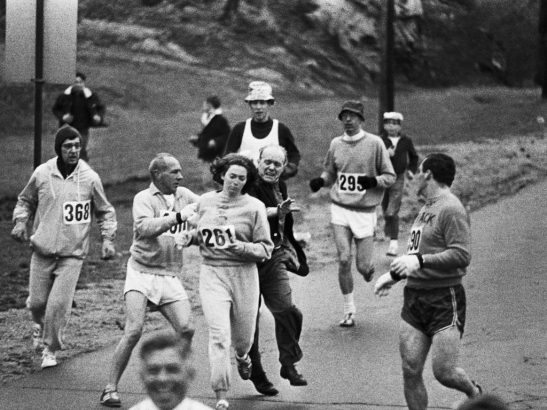 Kathrine-Switzer-a-permis-aux-femmes-de-pouvoir-courir-des-marathons