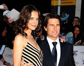 Katie-Holmes-designer-robe
