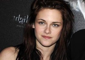 Kristen Stewart planche sur un projet théâtre - %%sitename%%