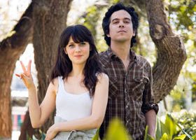 L'actrice Zooey Deschanel chante et on est fan !