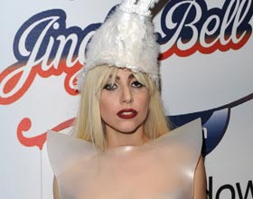 Lady-Gaga-Philip-Treacy-chapeaux