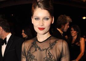 Laetitia Casta et Rihanna réunies devant la caméra - %%sitename%%