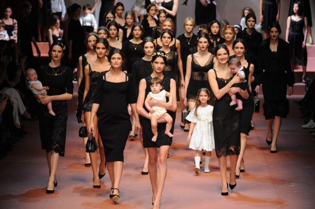 Le-defile-Dolce-Gabbana-la-maternite-a-l-honneur