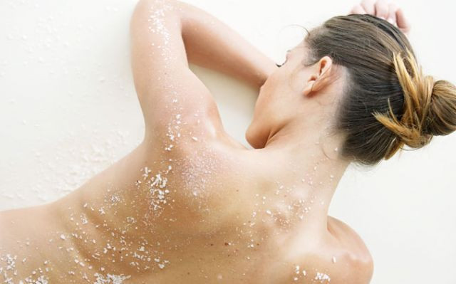 Le-gommage-ce-rituel-indispensable