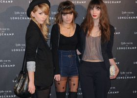 Qui sont les chanteuses les mieux fringuées ? Les Plastiscines - %%sitename%%