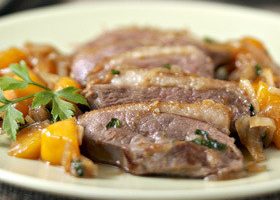 Magret de canard sauté à la mangue, sauce au thé - %%sitename%%