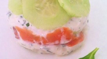 Mille feuille concombre saumon fumé tzatziki - %%sitename%%