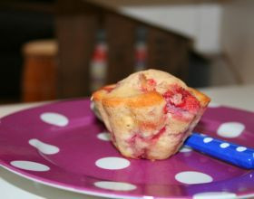 Muffins-aux-fraises-et-au-chocolat-blanc-par-Fanny