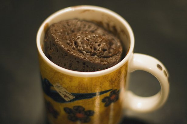 Mug-Cake-un-gateau-au-chocolat-en-5-minutes-chrono