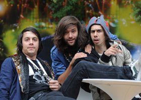 Les Naive New Beaters sont de retour avec un nouvel EP, "Jerse - %%sitename%%