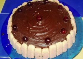 Génoise au chocolat et aux cerises - %%sitename%%
