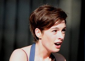 La métamorphose d'Anne Hathaway - %%sitename%%