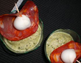Petits-bavarois-de-courgettes-brochette-de-chorizo-et-mozarella-par-Fabeka