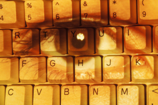 Peut-on-tout-dire-et-tout-montrer-sur-Internet