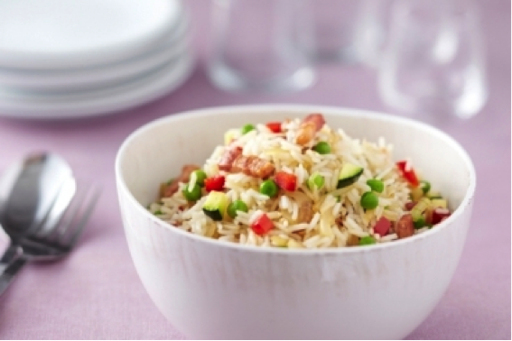 Riz-saute-aux-legumes-et-ses-epices-asiatiques-un-diner-world-fusion