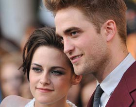 Robert-Pattinson-Kristen-Stewart-emmenagent-ensemble