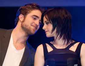Robert-Pattinson-Kristen-Stewart-les-hommes-viennent-de-mars
