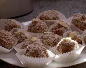 Rochers-au-lait-et-coco-au-coeur-fondant-et-malteasers-par-Lapetitedidou