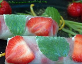 Rouleaux-d-ete-aux-fraises-et-ses-deux-sauces-par-Dedicacessen