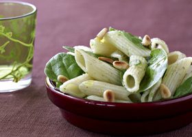 Salade de penne aux pignons et épinards - %%sitename%%