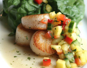Salade-de-poires-aux-noix-de-Saint-Jacques