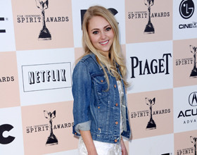 Sex-and-the-city-AnnaSophia-Robb-Carrie-Bradshaw