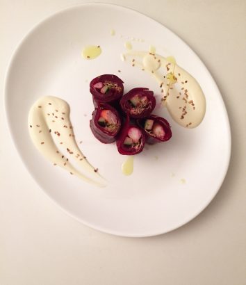 Simple-et-tres-tres-bon-Le-maki-de-betteraves-sauce-yuzu