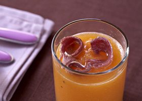 Soupe de melon glacé au jambon cru