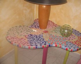Table-basse-en-mozaique-par-Claracle