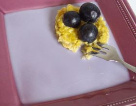 Tartelette-aux-raisins-noirs-et-parfum-de-violette-par-Florififi