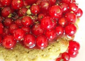 Tartelettes au thé vert matcha et aux groseilles