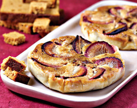Tartelettes-aux-quetsches-et-pain-d-epices